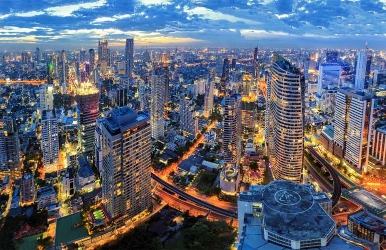 01 01 770 Bangkok Cityscape in middle of Bangkok shutterstock 203161951