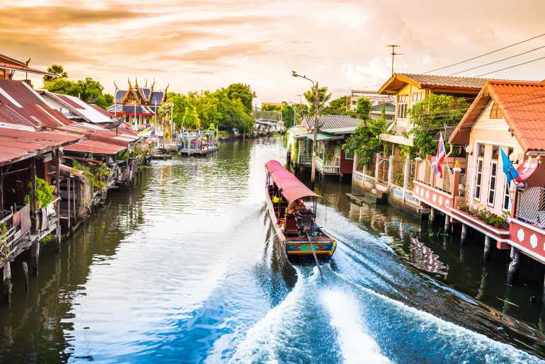 01 03 770 Bangkok boat for travel in canallBangkok Thailand shutterstock 488243272