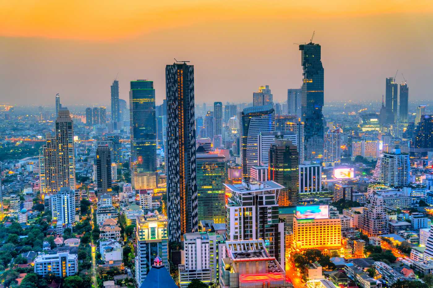 1400 Thailand Einsteiger Aerial view of Bangkok skyline shutterstock 1043457106