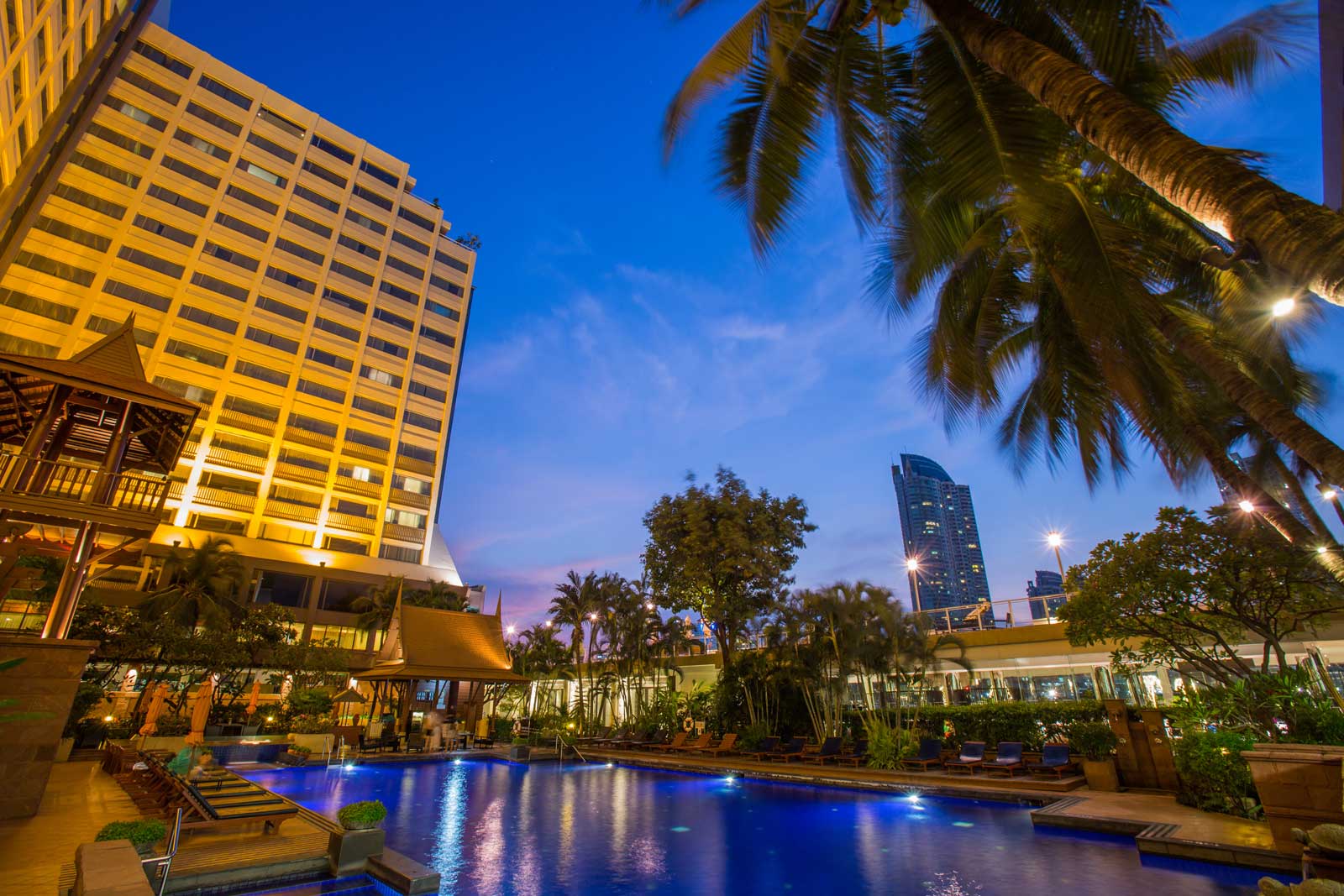1600 Sala Thai Pool Bar Swimming Pool 3 Ramada Plaza Bangkok Menam Riverside