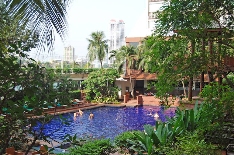 2 02 770 Swimming Pool Ramada Plaza Menam Riverside Bangkok
