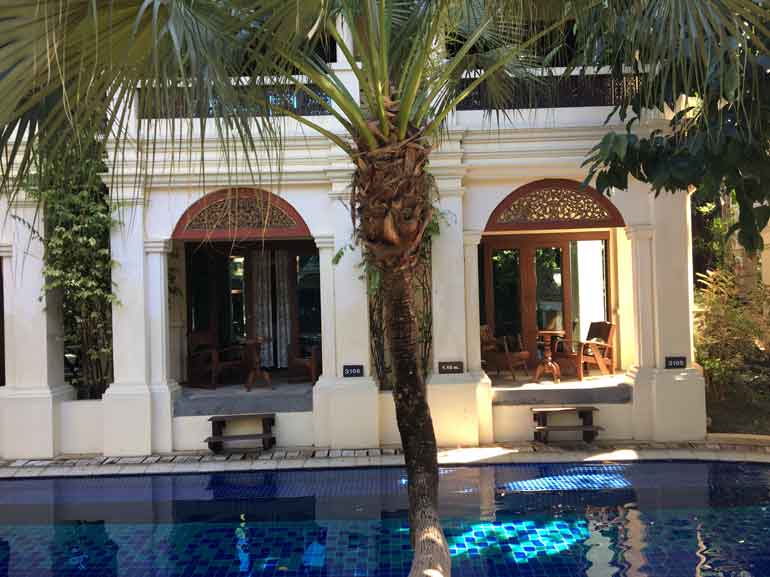 2 04 Khum Phaya Resort Spa Pool Access Zimmer vom Pool aus