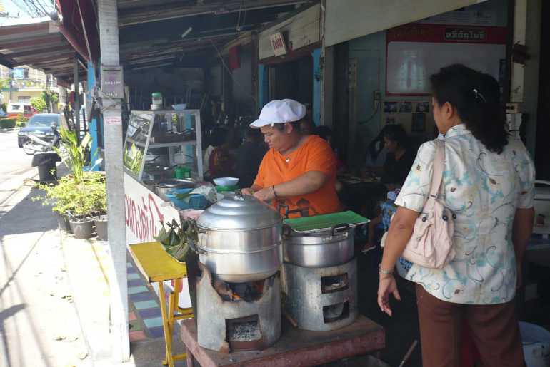 3 01 770 1600 Streetfood Stand in Phuket Town2