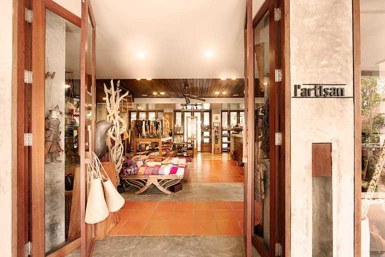 770 The Tubkaak gift shop01 1