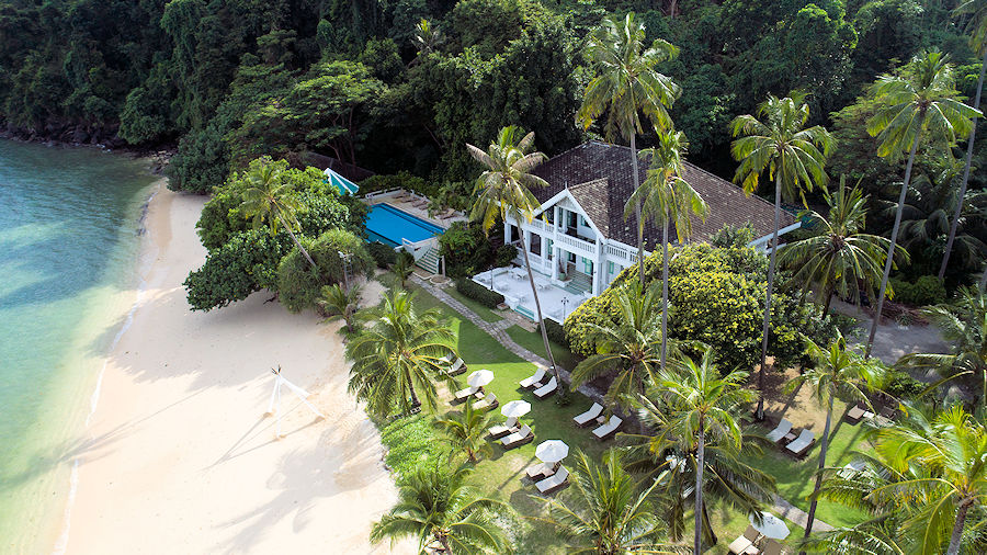 900 Cape Panwa Hotel Beach mit Cape House