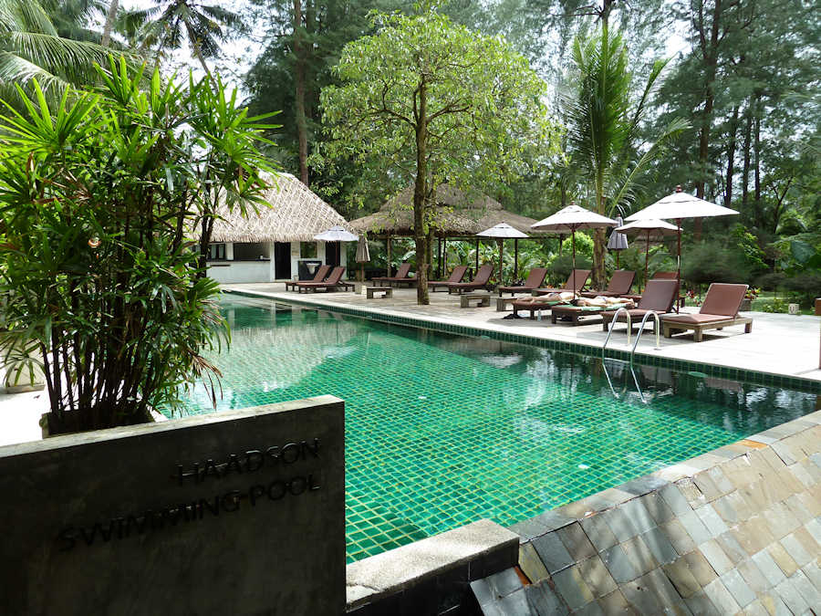 900 Pool P1080376