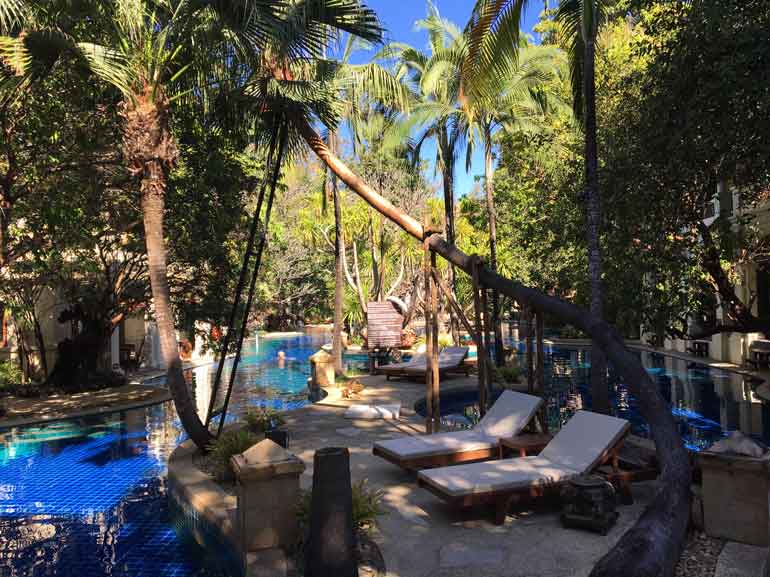Khum Phaya Resort Spa Pool mit Insel