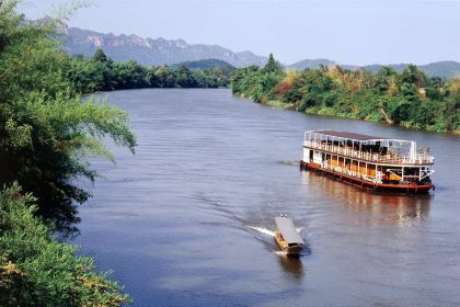 1200 RV RK With longtail boat on Kwai Noi3